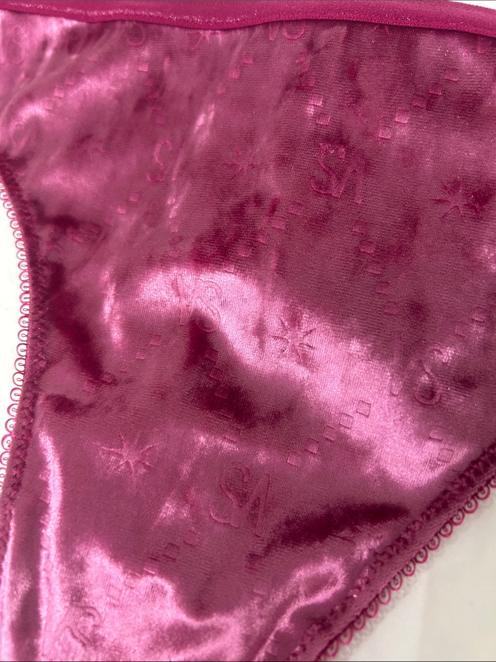 NWT BUNDLE of 3 thong panties Victoria’s Secret underwear velvet Swiss dot SZ L - Picture 10 of 11